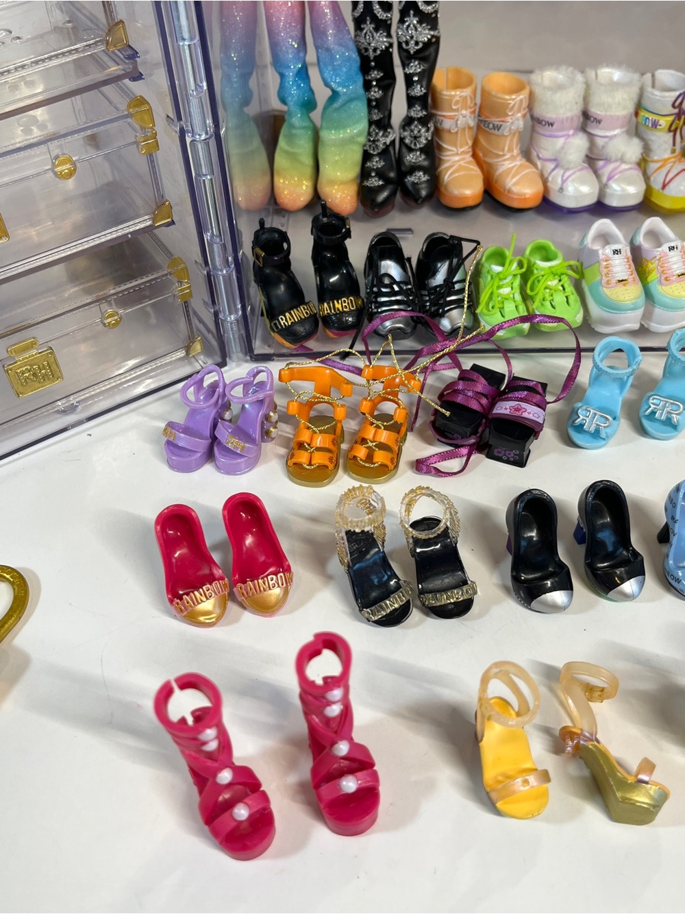 Rainbow High Doll Closet + 26 Pair of Shoes Boots Earrings Deluxe Fashion Lot - Picture 11 of 16